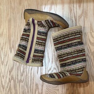Sorrel fleece lined striped knit boots size 9